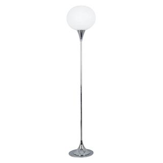 Elegant gulvlampe i høj kvalitet fra Design by grönlund i hvid/krom.